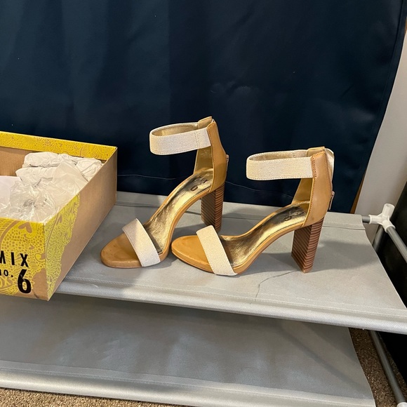 Sandal - Picture 2 of 3